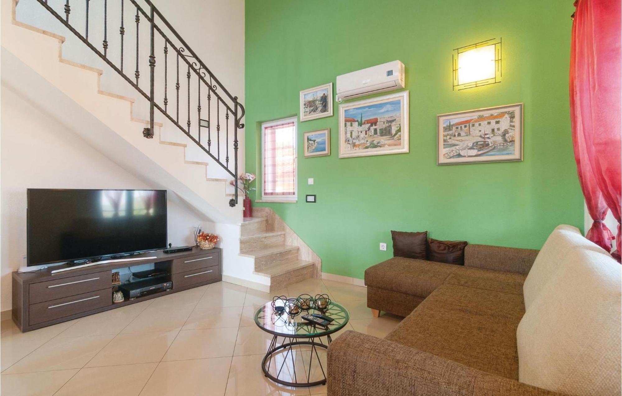 Cozy Home In Neoric With Outdoor Swimming Pool Экстерьер фото