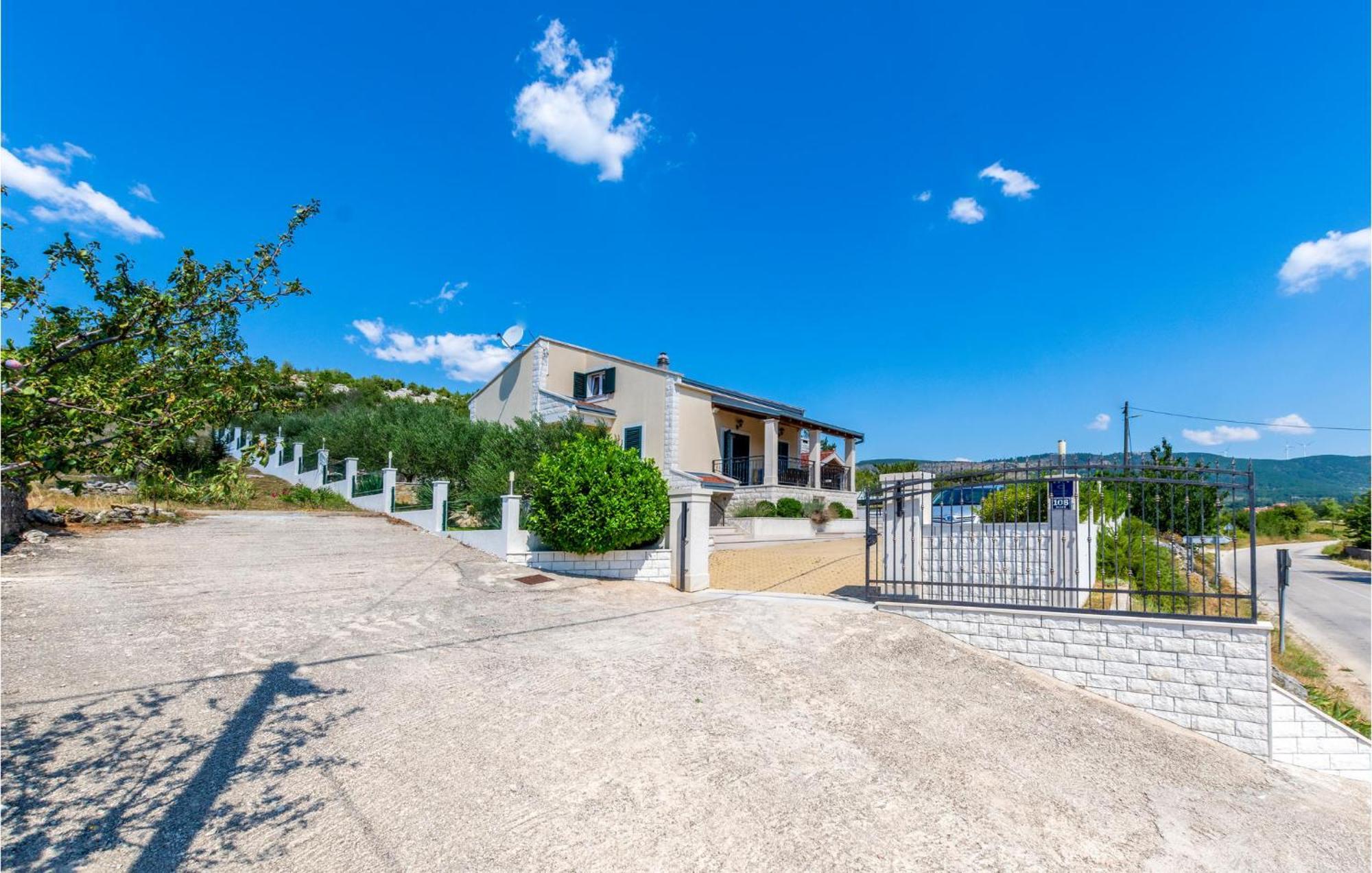 Cozy Home In Neoric With Outdoor Swimming Pool Экстерьер фото